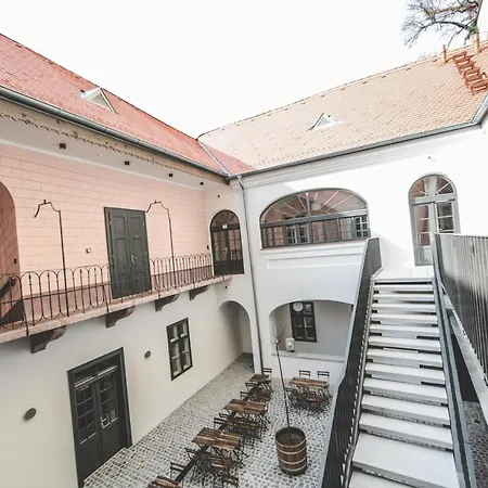 Ruttner Haz Hostel *