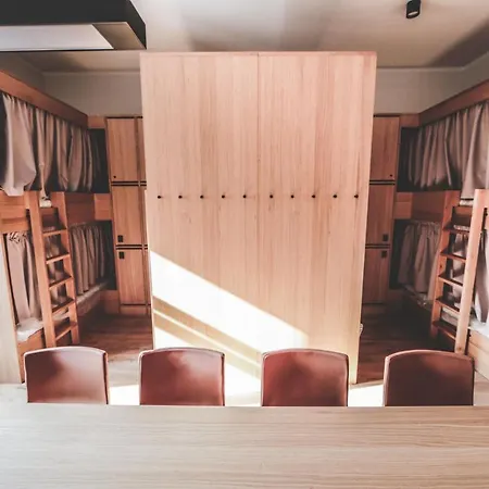 Vandrarhem Ruttner Haz *