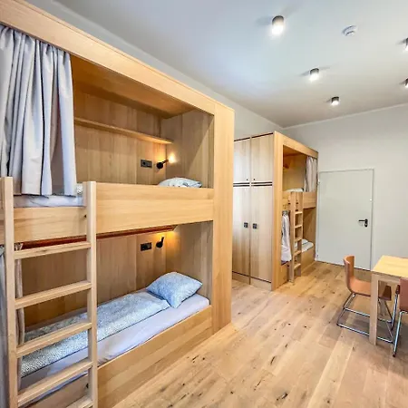 Ruttner Haz Hostel *