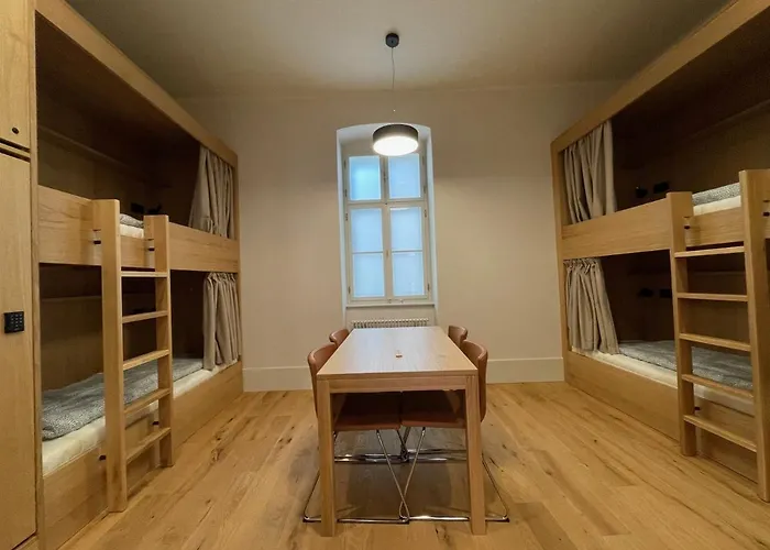 Ruttner Haz Hostel *